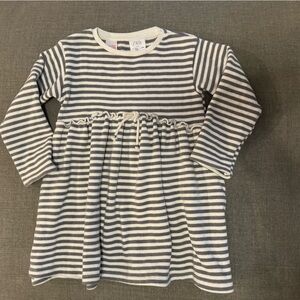 Dress- Zara/ 3-4/ grey, cream stripe/ guc- play